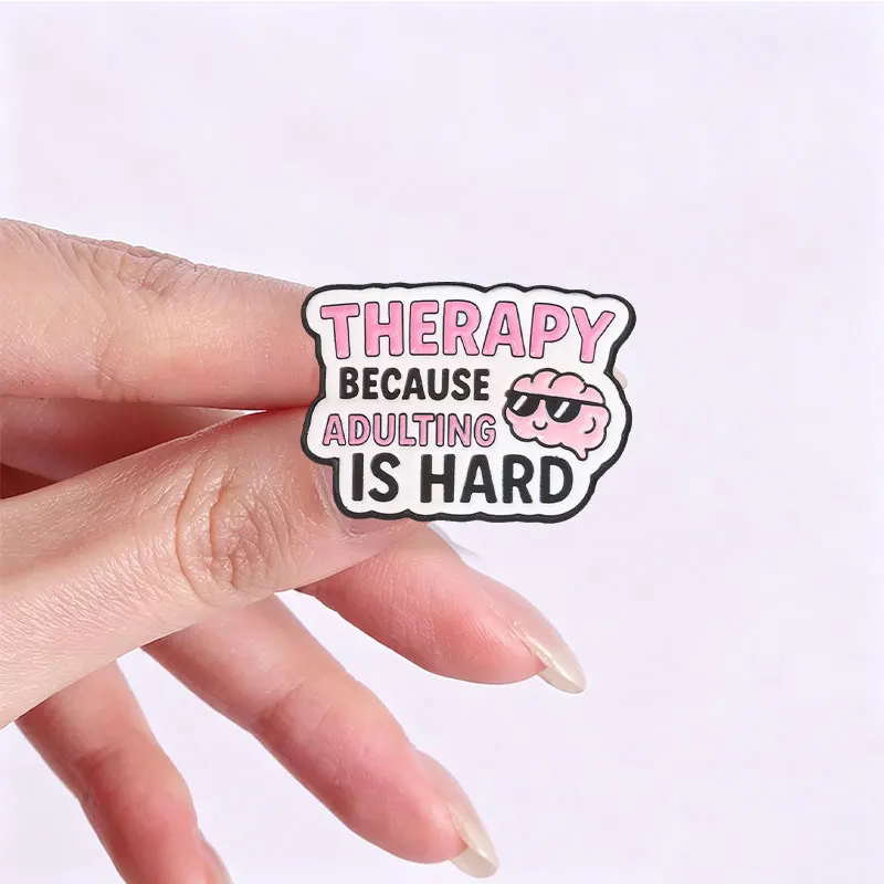 �Therapie zu gehen ist cool“ – Emaille-Abzeichen, „Erwachsen werden ist schwer“ – Zitat-Anstecker, Brosche mit mentaler Gesundheit, Humor, Schmuck, Geschenk – Detail 8