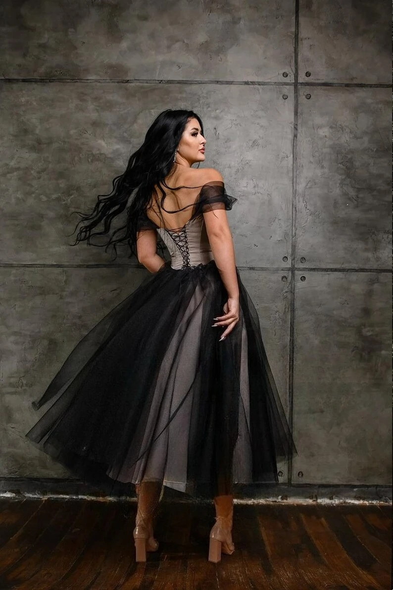 Abito da sposa gotico lunghezza tè corto con spalle scoperte Abito da ballo da sposa modesto Abito in tulle Abiti da sera per feste