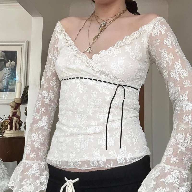 Sexy V-Neck Thin Petal Sleeve Lace Shirt French Style Pure Desire Perspective Design Slim Fit Short Top T-Shirt