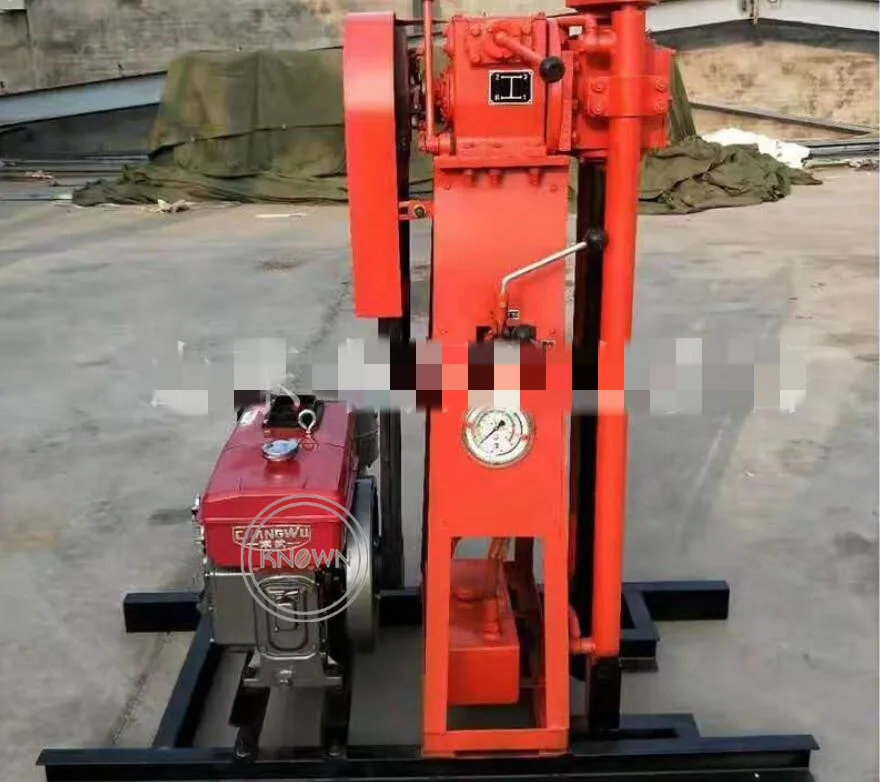 Il piccolo impianto di perforazione per l'esplorazione geologica può essere dotato di una perforatrice idraulica cingolata da 70 metri con nucleo di roccia