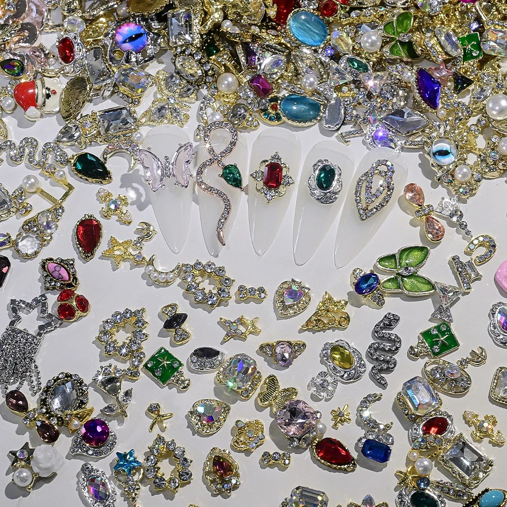 50 szt. Losowe Mieszane Cyrkonie Diamentowe Kryształki Rhinestone Luksusowe Złote Srebrne Ozdoby do Paznokci w Kształcie Motyla/Kokardy/Serce do Manicure