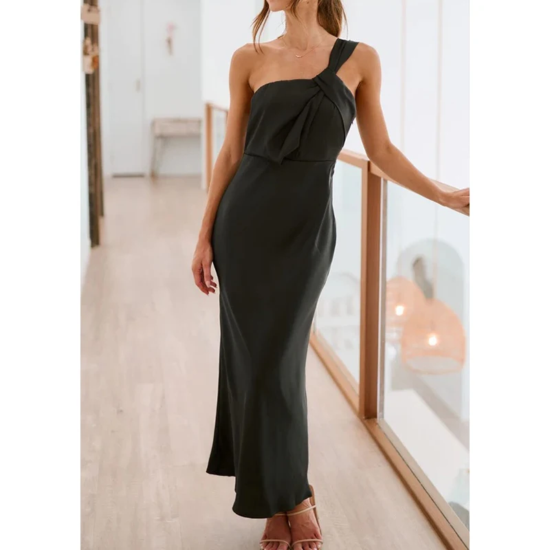 Abito lungo estivo da donna elegante con spalla singola tinta unita senza spalline vestito estivo sexy che abbraccia l'anca abiti con gonna stile abiti