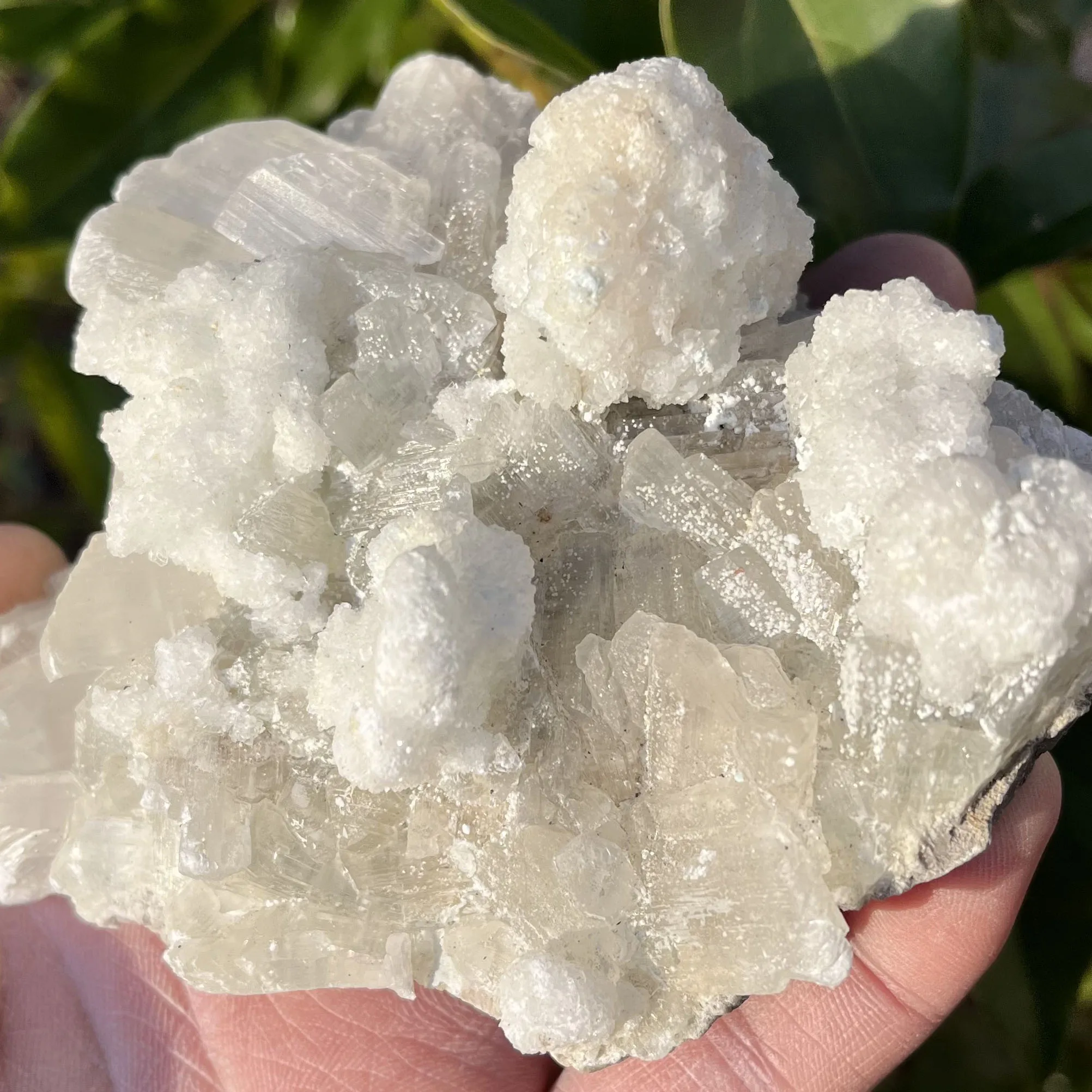 White hemimorphite natural mineral crystal ore teaching specimen rough stone gem stone