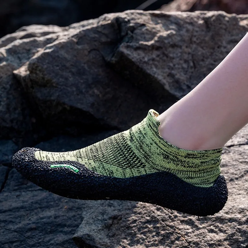 Zapatos de playa antideslizantes para hombre y mujer, zapatillas transpirables multifuncionales para vadear en el agua, calcetines deportivos para escalada al aire libre