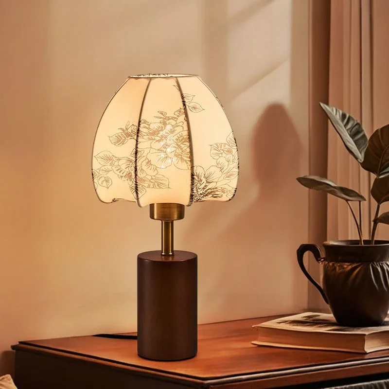 Daguanyuan Desk Lamp - Chinese Retro Patterned Fabric Design for Master Bedroom Bedside