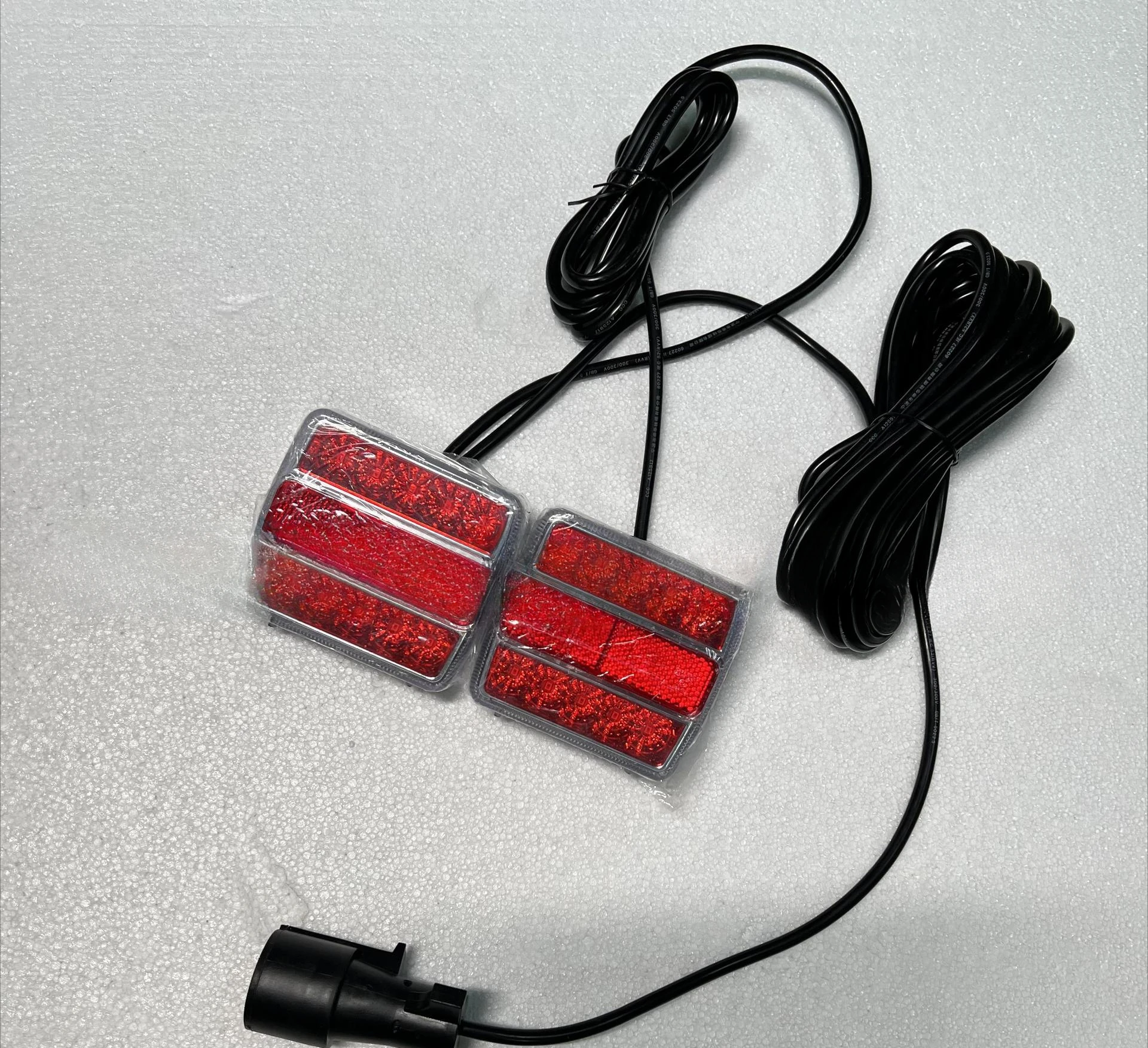 16LED two-color magnet truck tail light kit, red lamp shade trailer tail light, American plug trailer