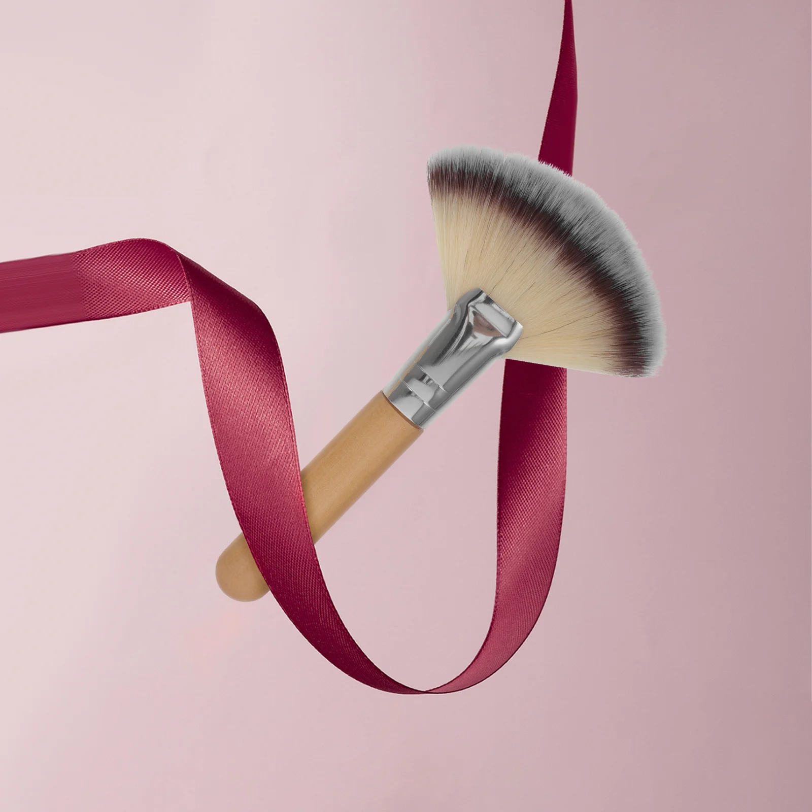 Set di 4 pennelli a ventaglio per viso, evidenziatore in polvere, fard, fondotinta, set di strumenti per il trucco