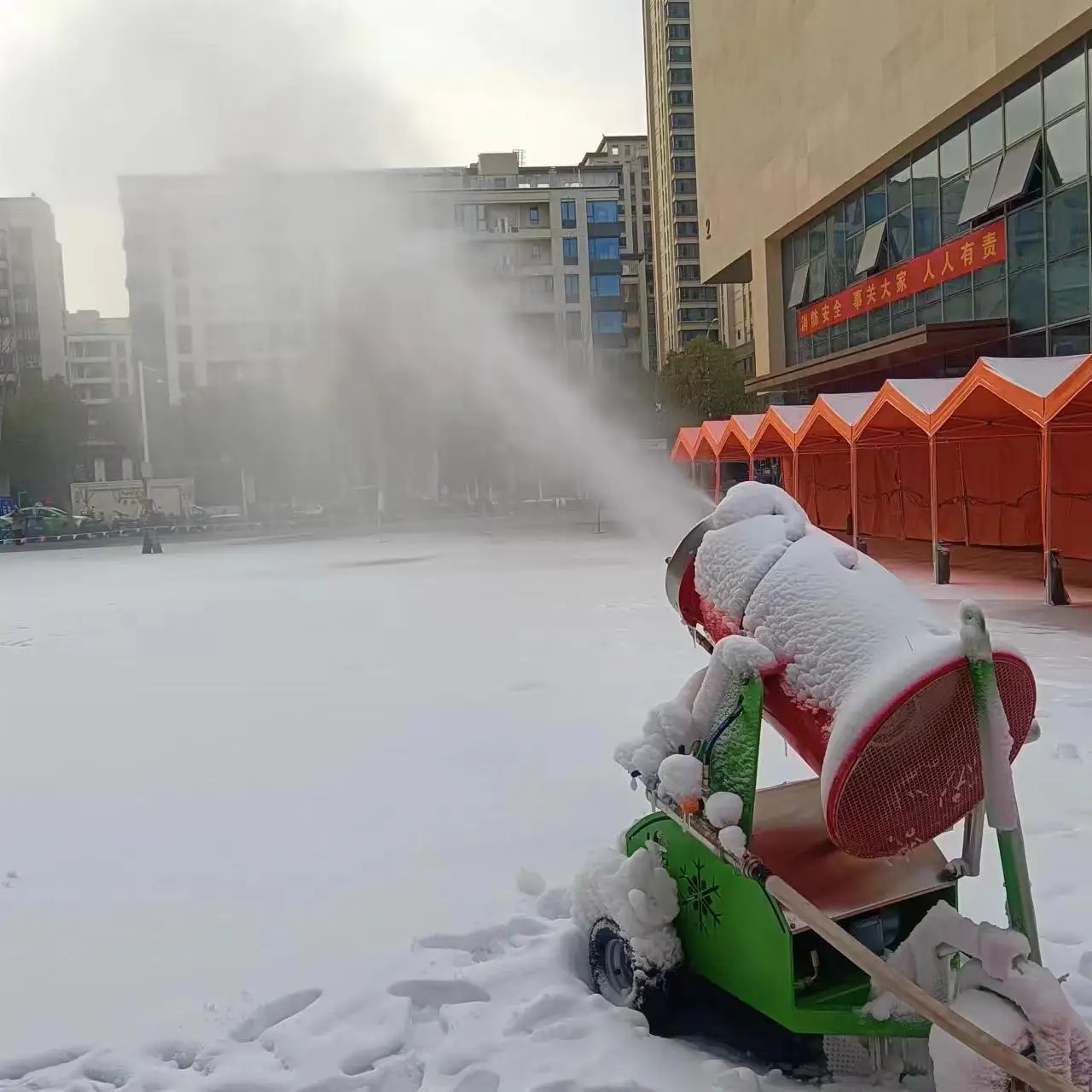 

Outdoor Ski Equipment Automatic Snow Making Machine with Motor Mobile Outdoor Artificial for Sale
