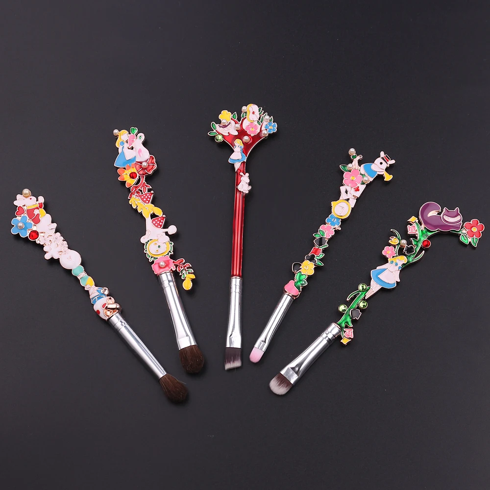 5Pcs/Set Anime Alice in Wonderland Makeup Brush Women Eye Shadow Brush Portable Soft Concealer Brush Beauty Foundation Toy Gift