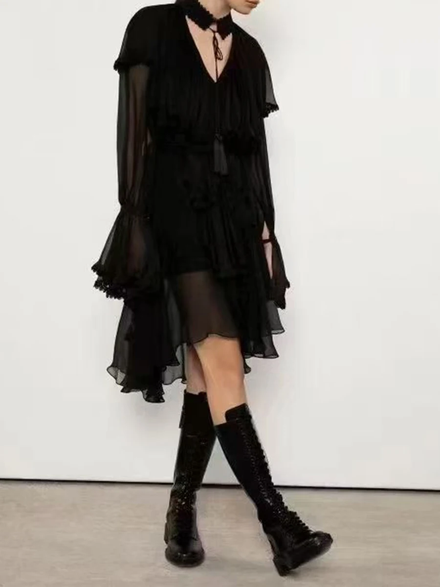 TWOTWINSTYLE noir transparent épissé volants plis robes pour femmes col montant manches longues Patchwork dentelle robe irrégulière femme