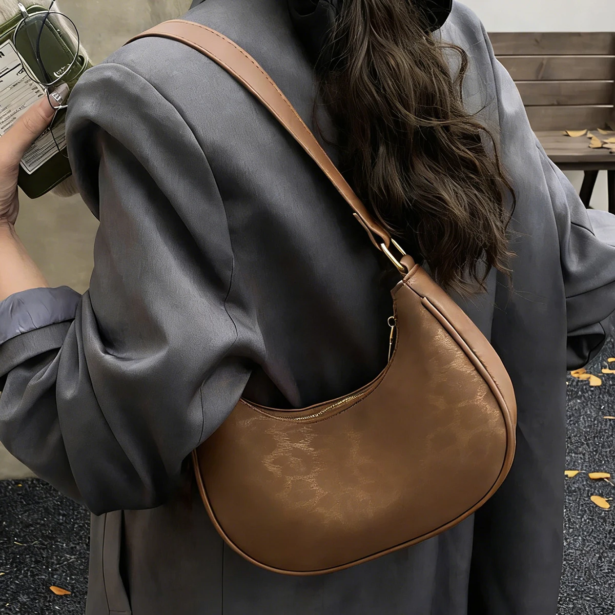 

Женские сумки 2026, новая модная универсальная сумка на плечо, сумка в форме полумесяца, нишевая сумка для подмышек, сумка через плечо, стильная, уменьшающая возраст для работы и поездок на работу