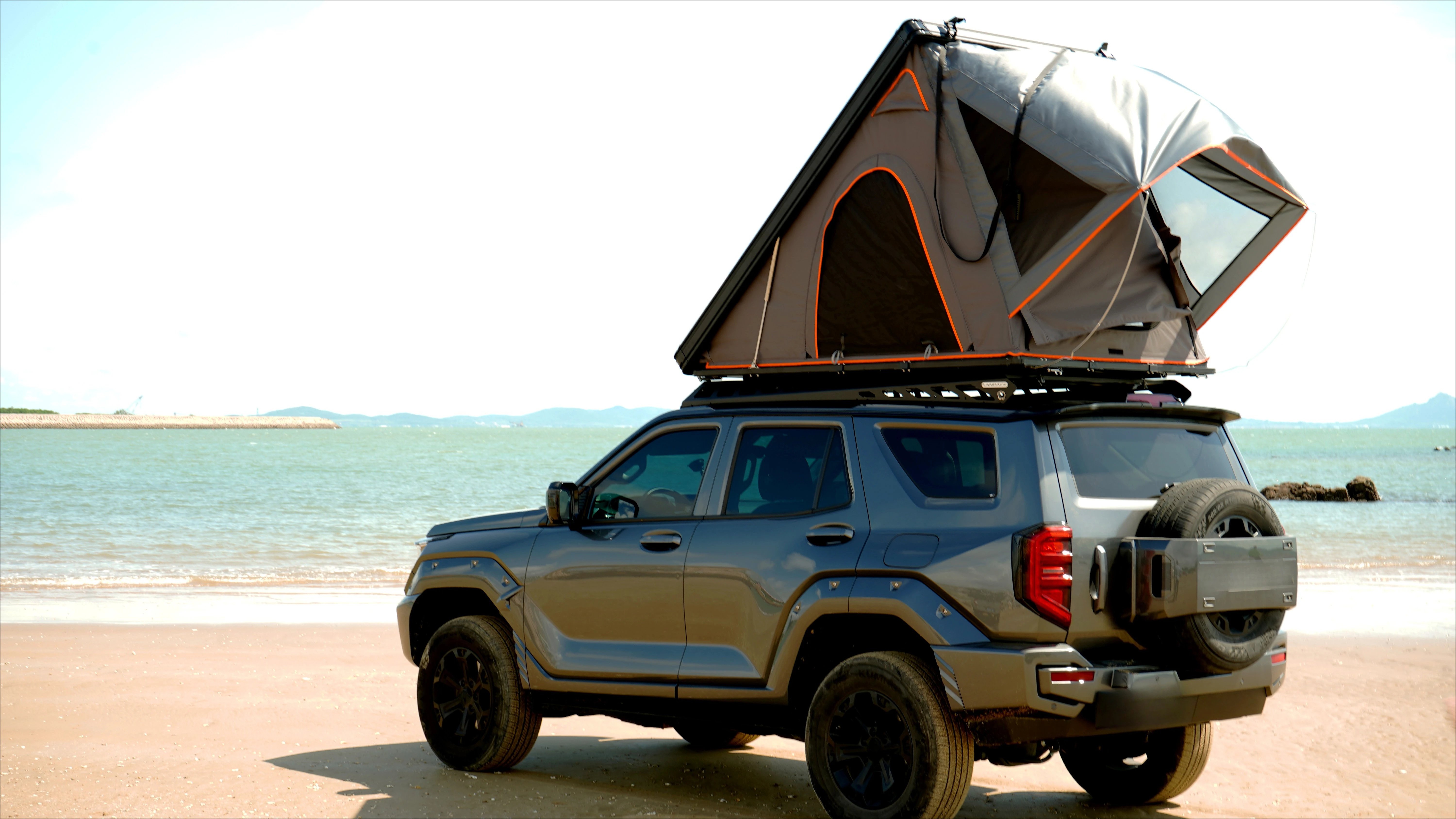 Factory Price New Design Ultra-thin Light Weight  Rooftop Tent Camping Car Roof Tent Aluminum Roof Top Tent for Car