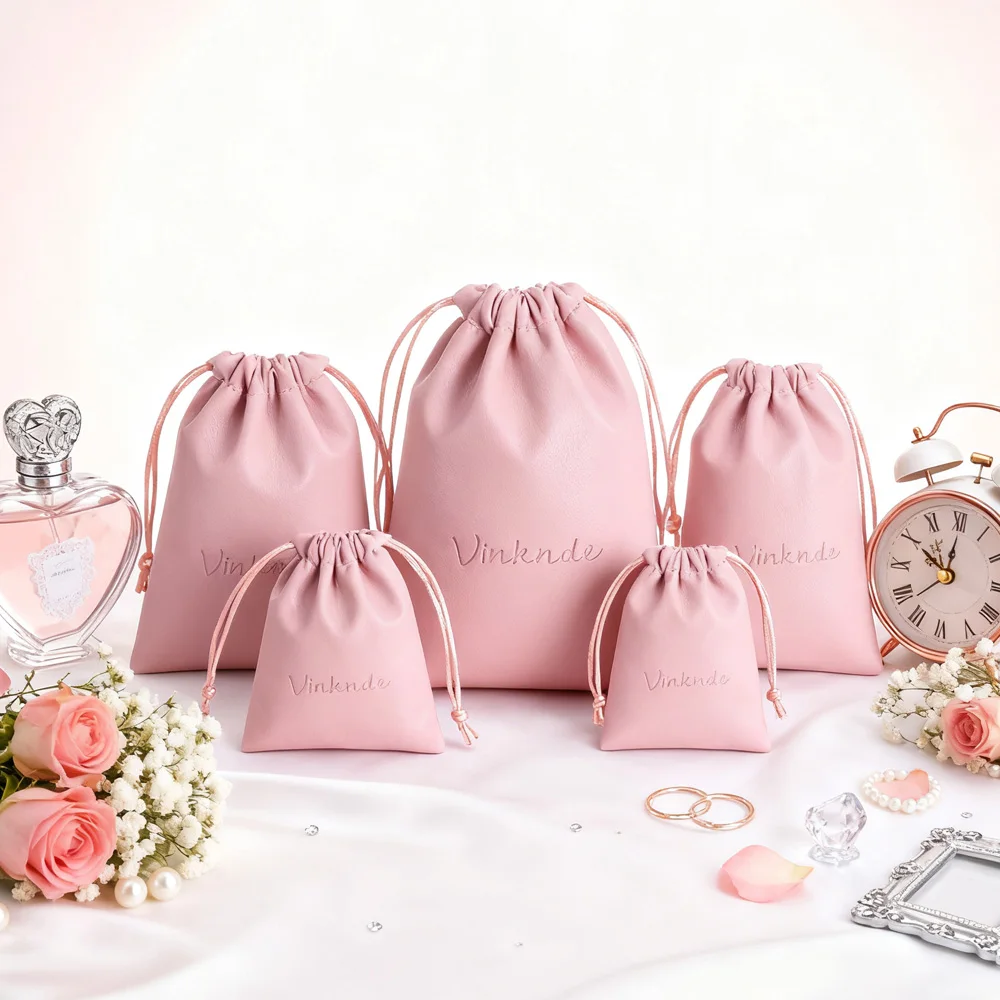 

50 шт., розовые сумки из искусственной кожи с логотипом на шнурке, свадебные сувениры для детского душа, ювелирные изделия, кольцо, серьги, браслет, подарочная сумка