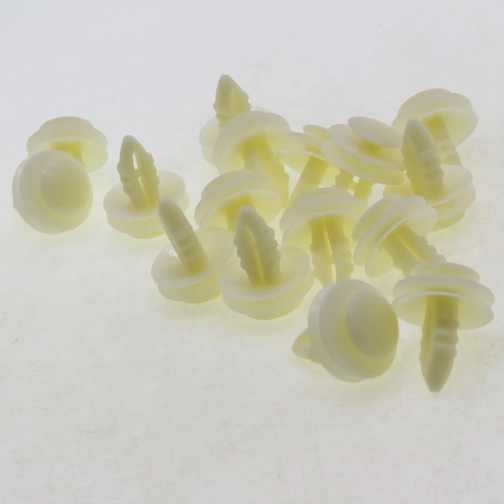 

20 Pcs Car Door Trim Panel Moulding Clips Retainer Beige Nylon Fit For Ford Mercury F150 Bronco Trucks 454640B 387477-S 385661S