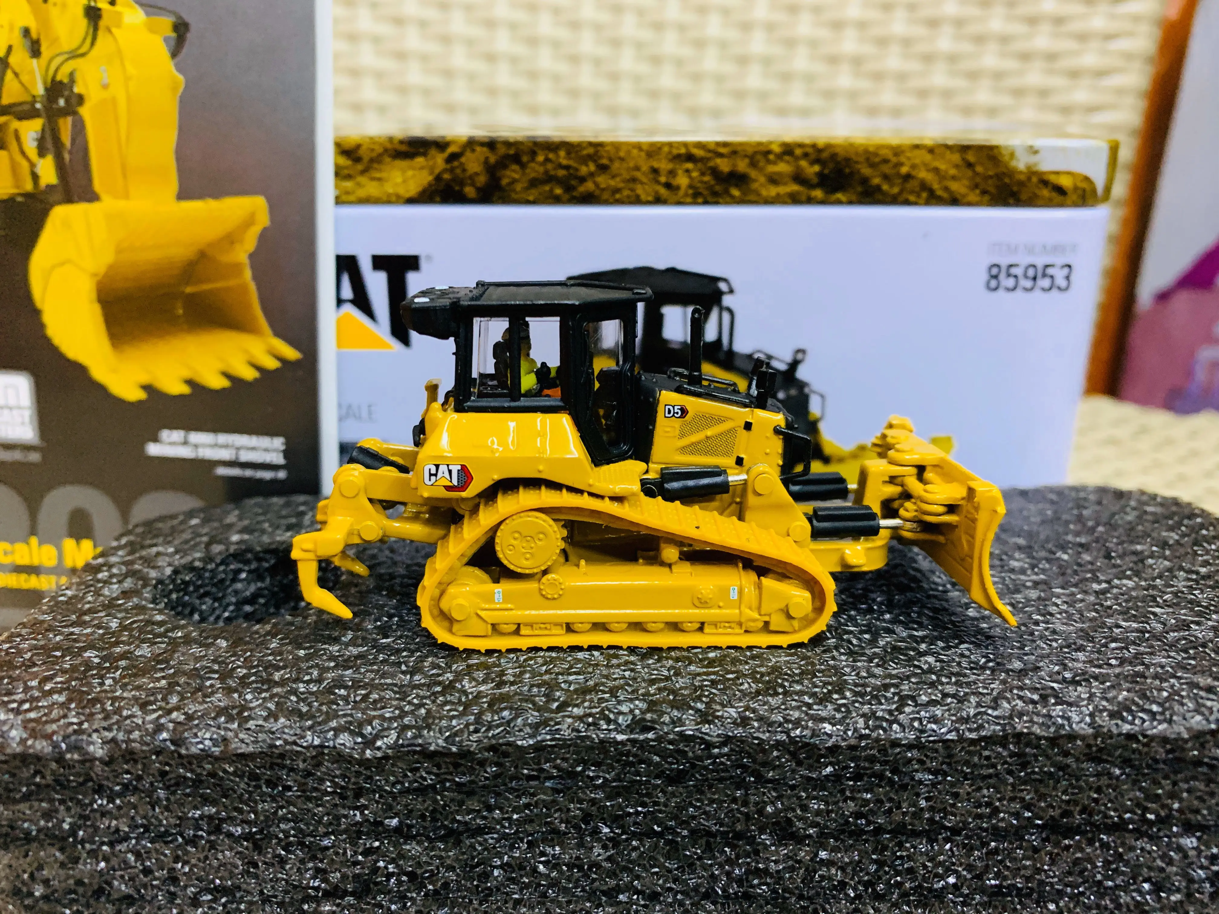 D5 Dozer HO Scale 1:87 By Diecast Masters DM85953 New in Original Box