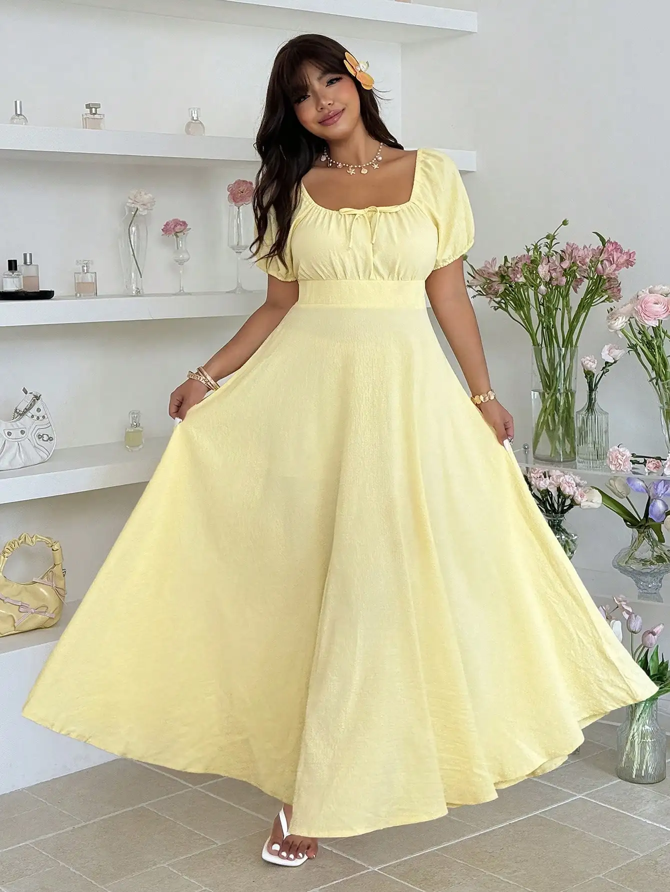 

Желтое платье макси А-силуэта с квадратным вырезом и пышными рукавами больших размеров