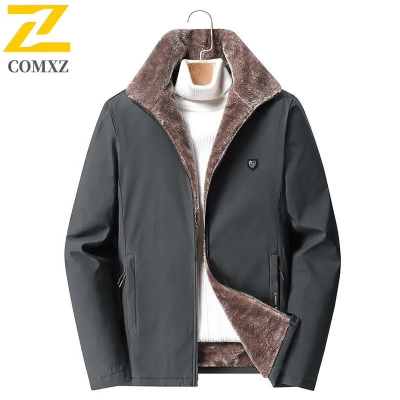 COMXZ الرجال الشتاء سترة 2025 التلبيب الشارع نظرة دافئة ميزة رحلة السفر القطن وسادة مبطنة نزهة يومية فضفاضة تناسب معطف الحشو