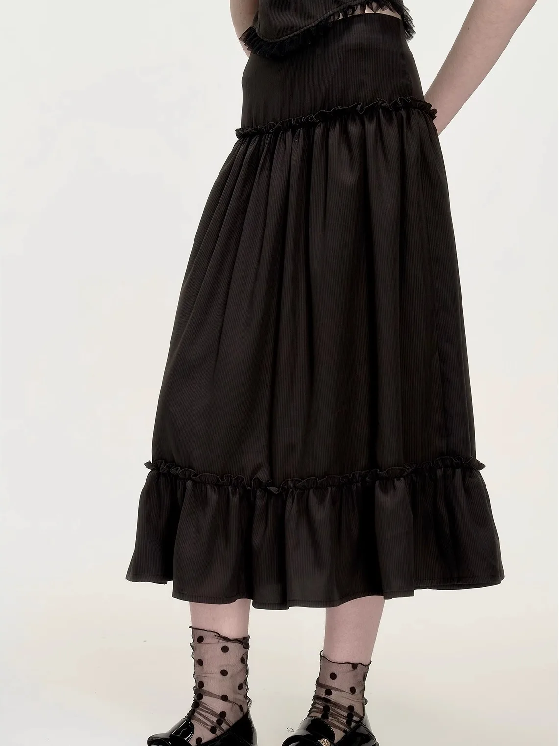 

Юбка миди Lame Lab с низкой посадкой, стройнящая, в полоску, с деревянным декором, элегантная, длиной до щиколотки...