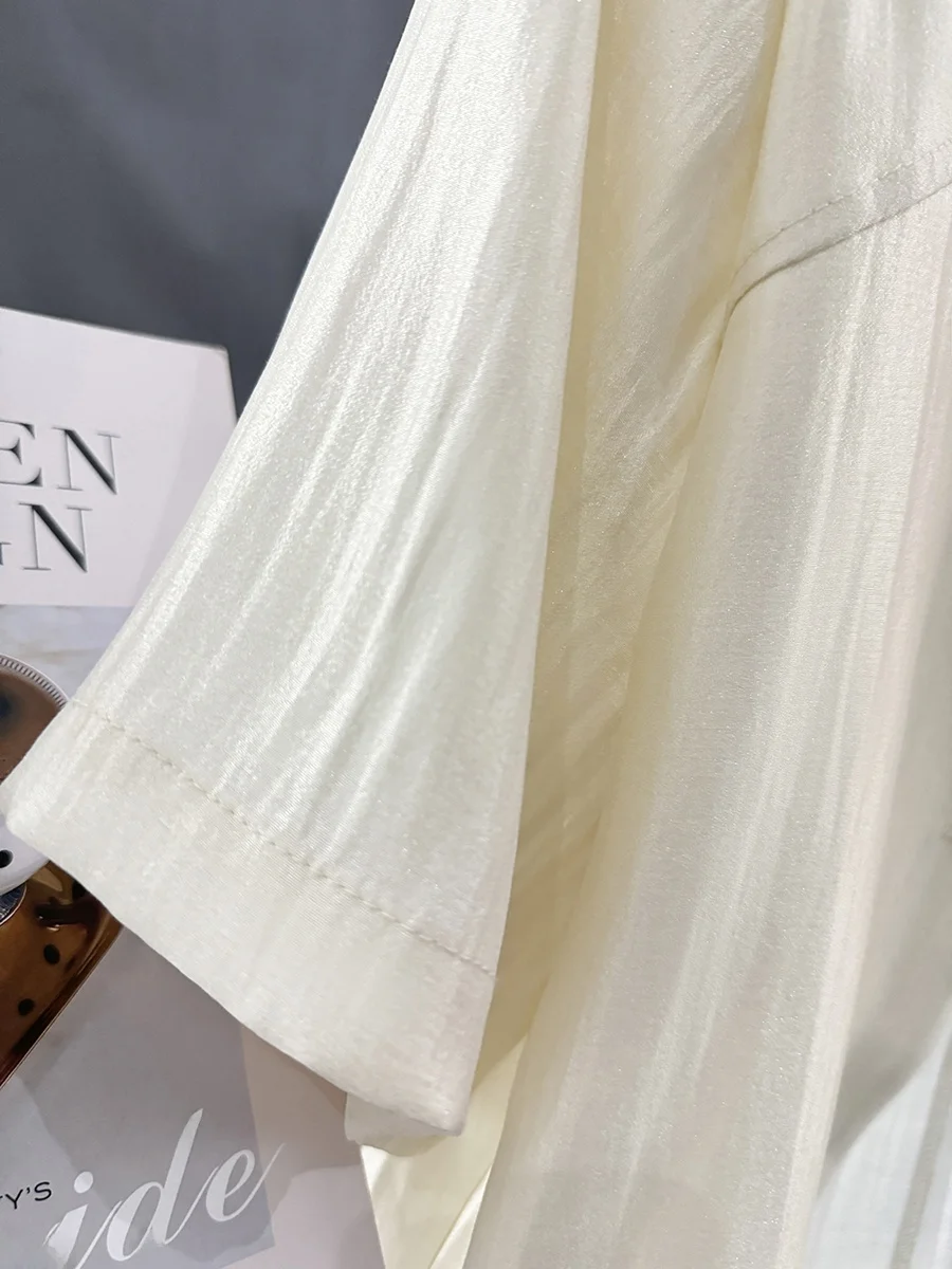 Jaqueta Feminina Leve e Respirável de Manga Curta, Coleção Verão 2025, Bege, Macia, para o Dia a Dia, Corte Reto, Poliéster