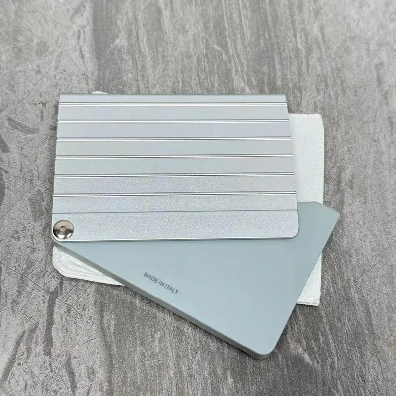 Odpowiedni dla par. Ekskluzywny prezent. Wysokiej klasy etui na karty. Markowy, przeceniony mini-etui na karty. Wykonany ze stopu aluminium i magnezu. — zdjęcie produktu 5