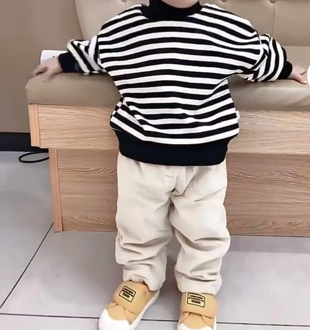 Autumn and winter men\'s and women\'s baby fashion semi-high-necked sweatshirt plush thickened striped top infant clothing