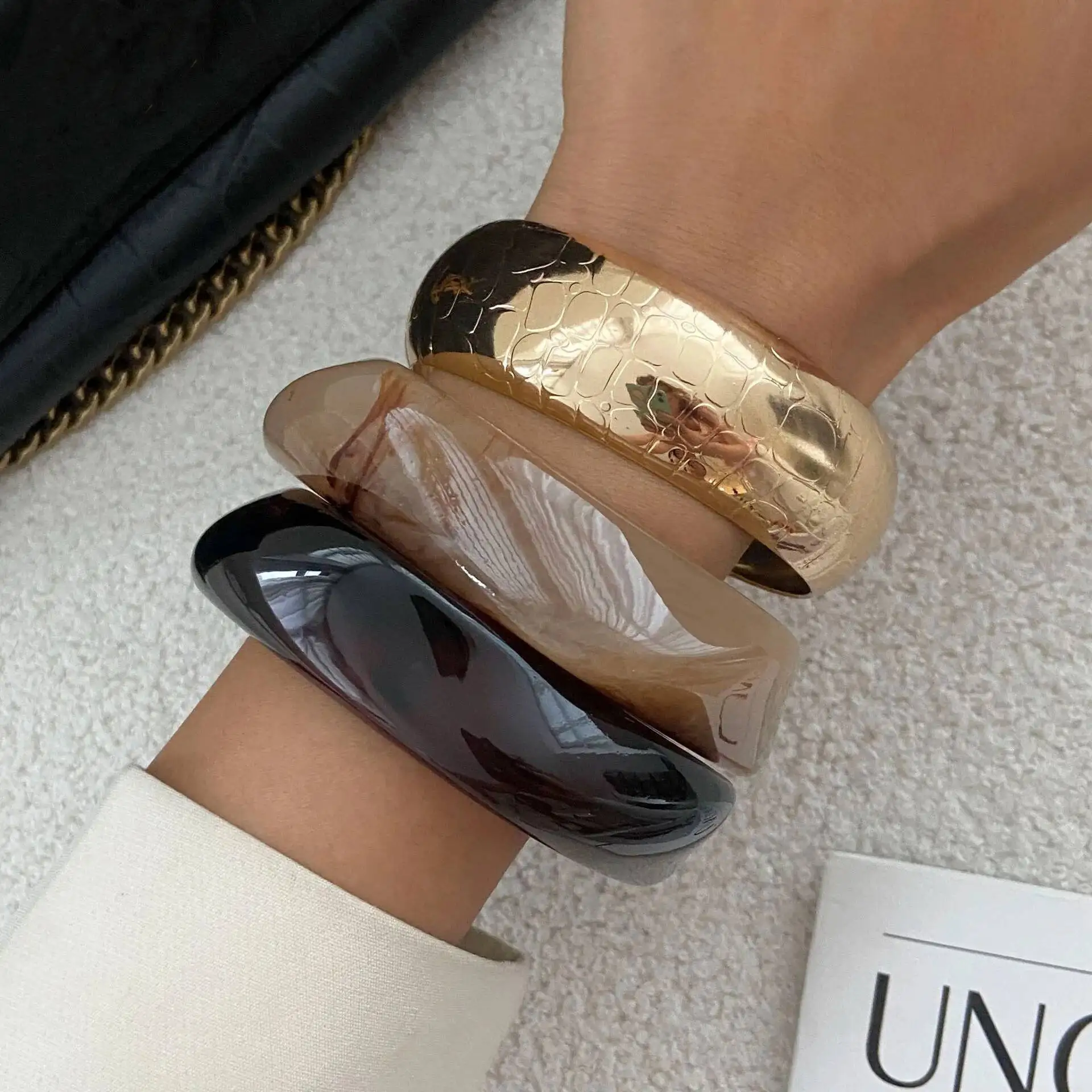 SHIXIN 3 أنماط أنيقة السلس الراتنج الاكريليك سميكة الإسورة للنساء جديد عصري هندسي جولة المعادن واسعة سوار مجوهرات الحفلات