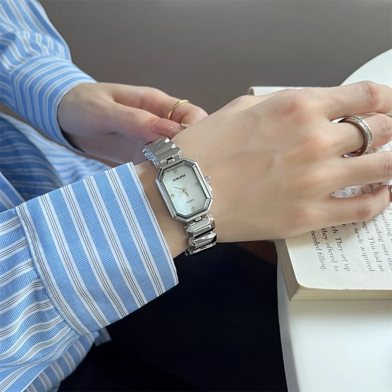 Classic Trend Ladies Watch Elegant Simple Retro Premium 2025 Waterproof Quartz Watch Birthday Gift