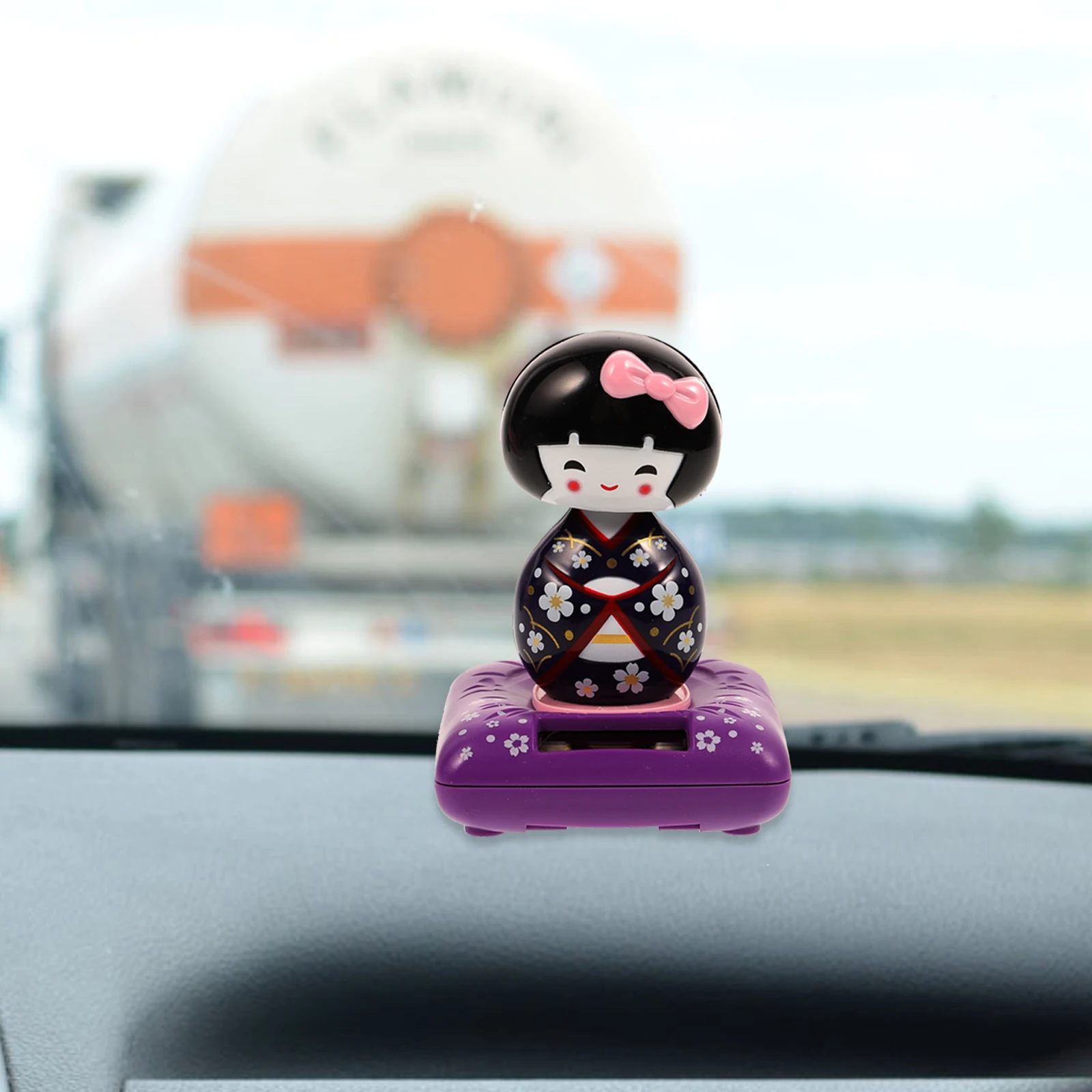 

Solar Powered Kimono Maiko Car Ornaments Nodding Auto Decor Interior Accessories Gifts for Girls Home Office Desk Balcony