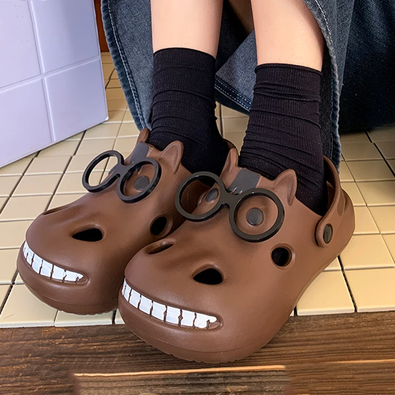 Sabots plateforme amusants à motif dessin animé pour femme, été 2026, sandales de plage antidérapantes à semelle souple pour couple, chaussons confortables en EVA pour femme, tailles 36-45