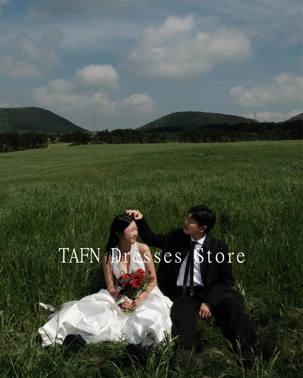 TAFN Korea Simple Wedding Dresses White V-Neck Sleeveless A-line Wedding Reception Dresses Modern 피로연드레스 Bridal Gown