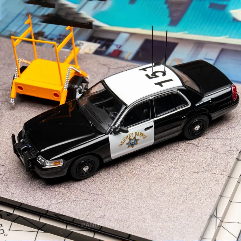 Rollin 1:64 Chp patrouille des routes de californie Victoria couronne Double voiture Pack voiture de Police jouet alliage matériel APA 2025 modèle d'exposition
