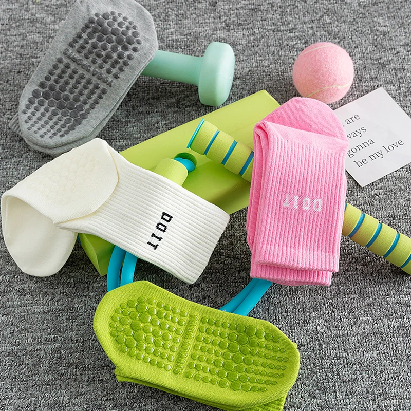 2 pièces coton respirant mi-mollet chaussettes de Yoga couleur unie rayé anti-dérapant chaussettes de sport Pilates chaussettes danse Fitness entraînement chaussettes