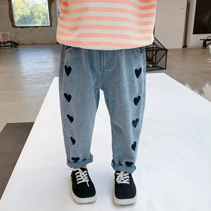 Girls' Jeans 2022 Spring New Baby Girl Trousers Small Medium Children's Pants Casual Mid Rise Jeans Cotton Heart Print Jeans