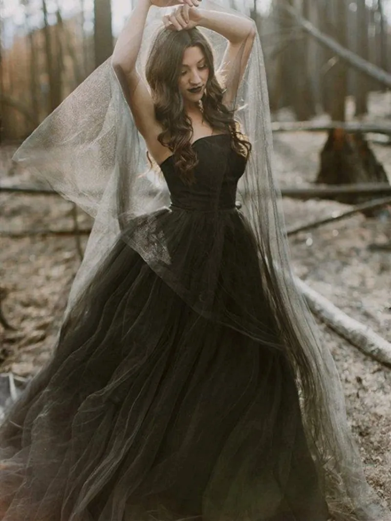 Gothic Black Bohemian Beach Tulle Wedding Dresses Strapless Sweep Train Lace up Country Boho Bridal Ball Gowns Robes