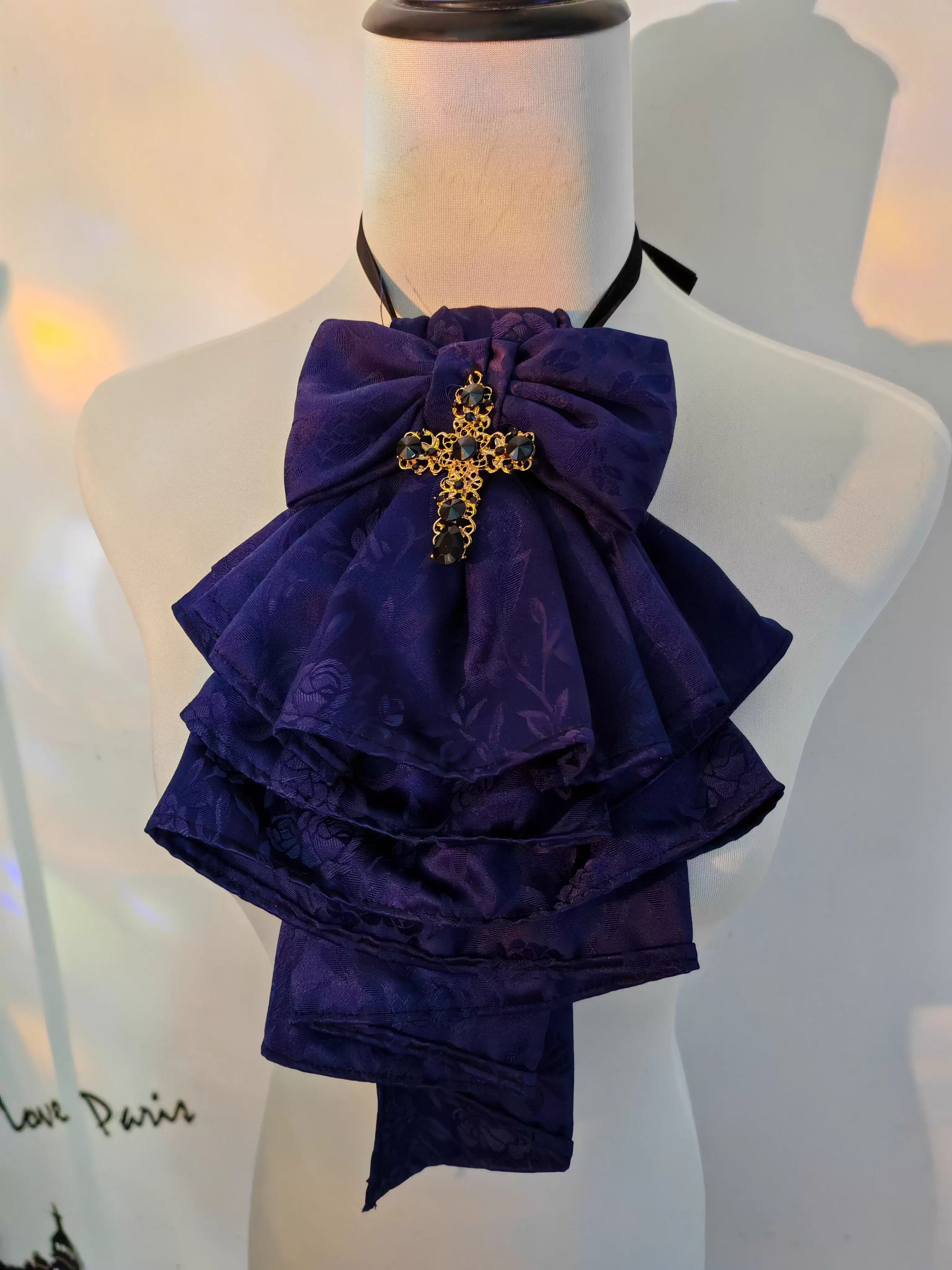 عصابة رأس كلاسيكية مصنوعة يدويًا باللون الأزرق الداكن على الطراز الأوروبي مع وشاح شيفون لامع متعدد الطبقات كإكسسوار لـ cosp #3