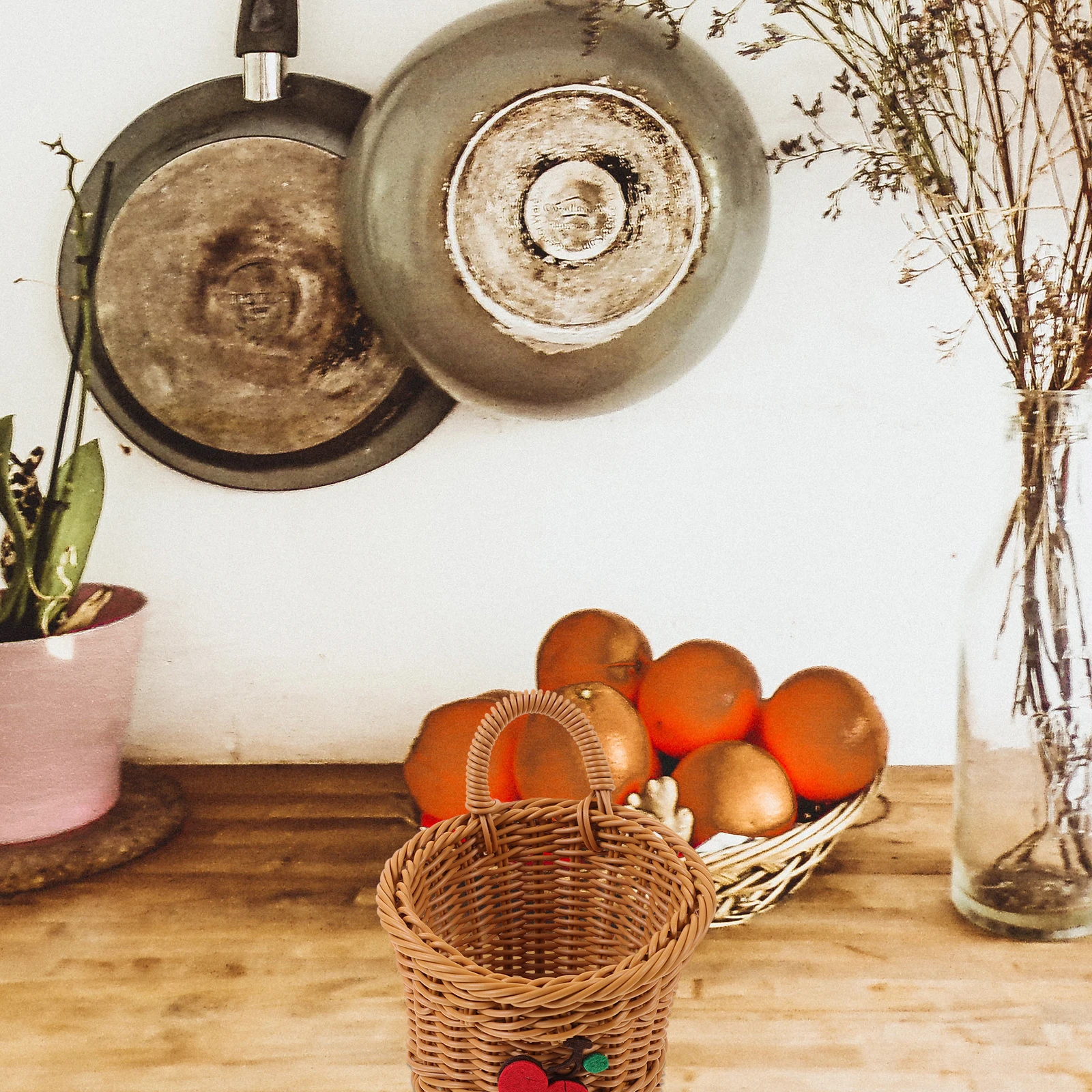 

Imitation Rattan Kitchen Storage Basket Small Brown Cherry Wall Hanging Garlic Onion Snack Fruit Vegetable ganizer