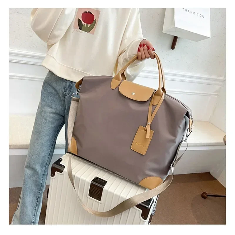 Hello Kitty Tas Travel Wanita Wanita Tas Tangan Wanita Kapasitas Besar Tas Olahraga Fashion Tahan Air Tas Bagasi Tas Bahu Hadiah