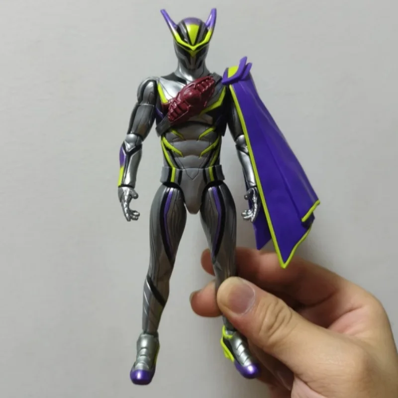 

В наличии: Коллекционная фигурка Bandai Kamen Rider Zeztz Lord Three, предварительно окрашенная модель, декор для рабочего стола, подарок на день рождения