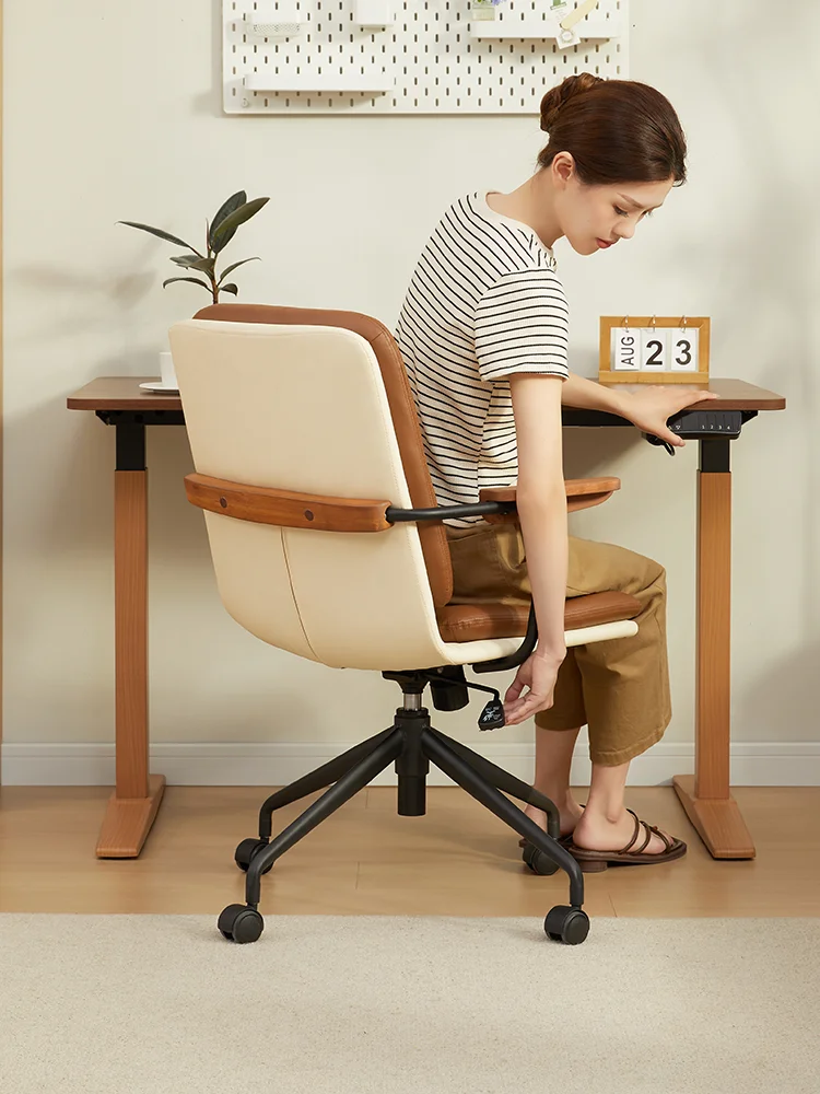 Doppelschichtiger, lässiger Retro-Bürostuhl für den Heimcomputer