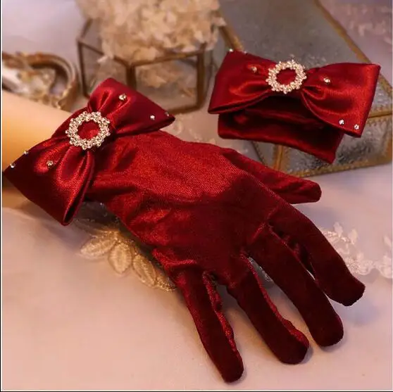 

Red Gold Velvet Gloves Vintage Short Bow Shiny Stage Bow
