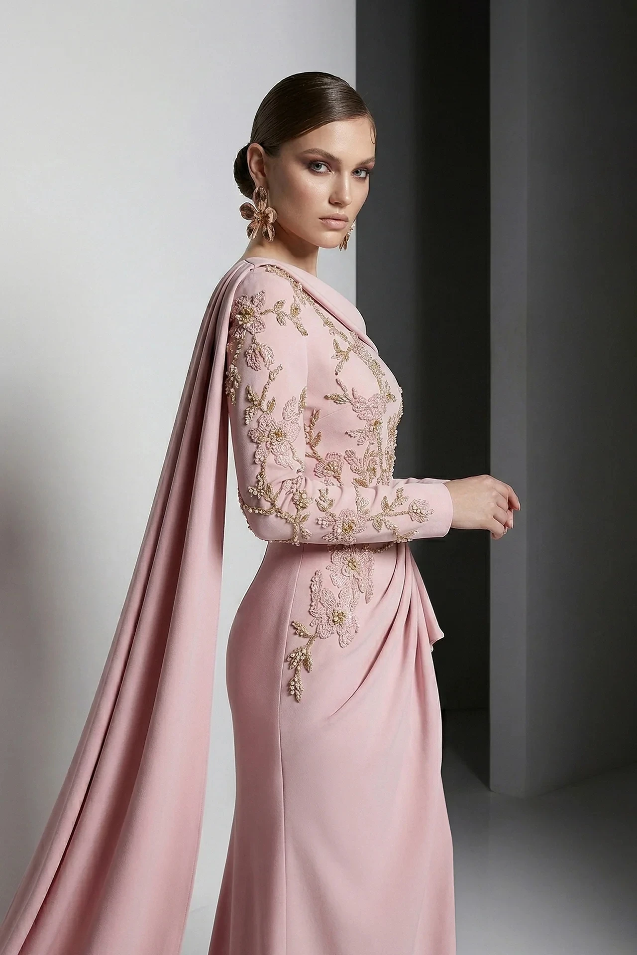 Maßgeschneiderte Exquisite Abendkleider für Damen, Einschultriges Langarm A-Linien-Kleid mit Oberschenkelschlitz, Bodenlange Ballkleider, Partykleid