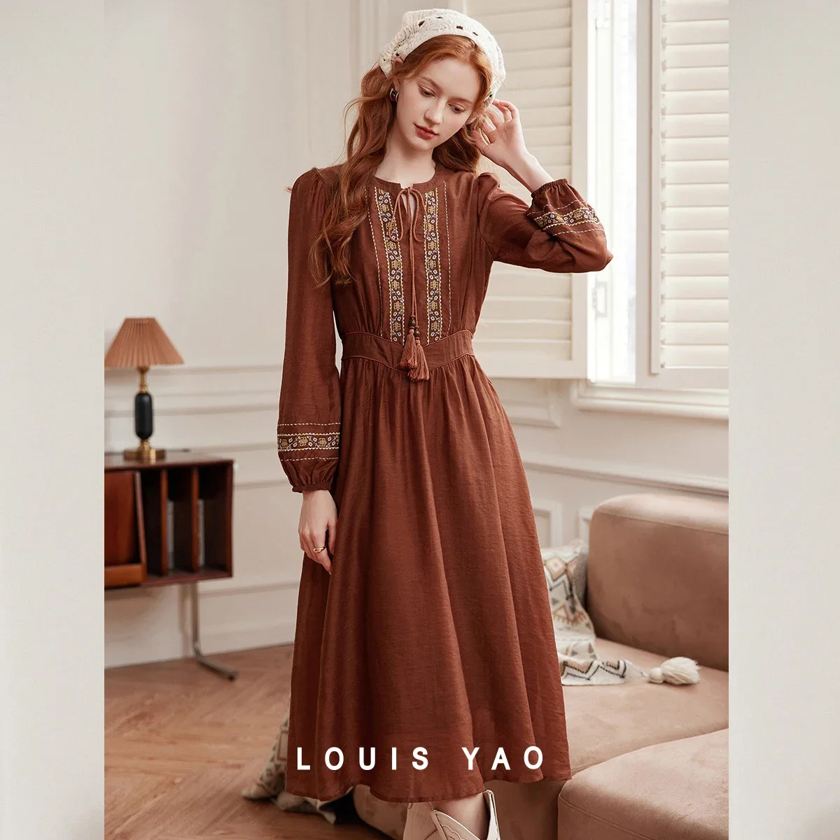 LOUIS YAO Abito da donna ricamato stile bohemien 2025 Abito lungo autunnale con nappa e cravatta a spalla dritta Abito a maniche lunghe