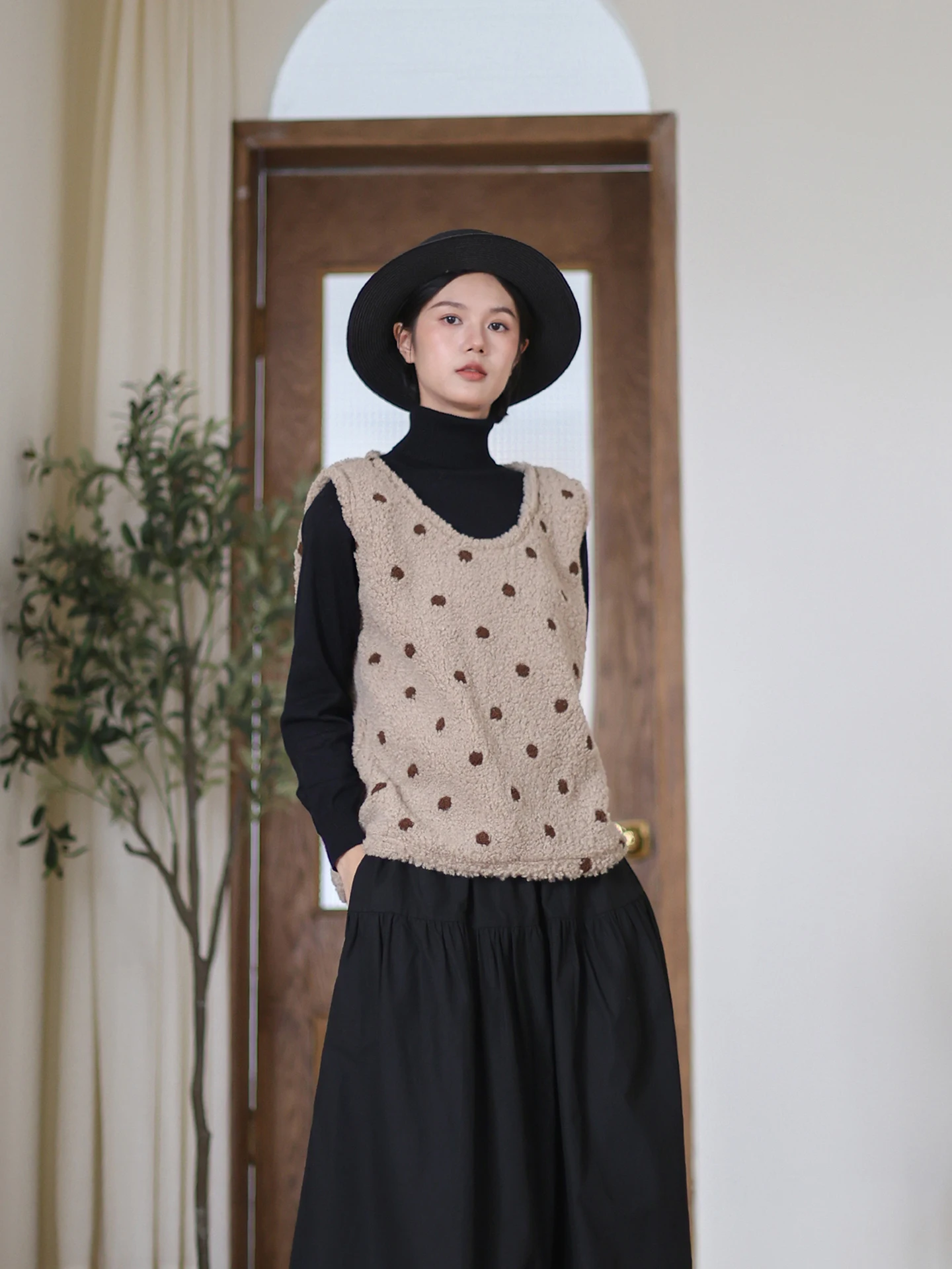 

Зимний жилет Svel с вышивкой в горошек, свободного кроя, с круглым вырезом, из термо-флиса, из искусственного меха, женская модная верхняя одежда