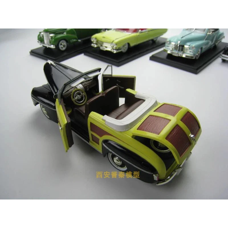 Diecast 1:32 Scale 1946 Ford Sportsman Convertible Alloy Simulation Vintage Classic Nostalgic Car Model Boy Souvenir Toy