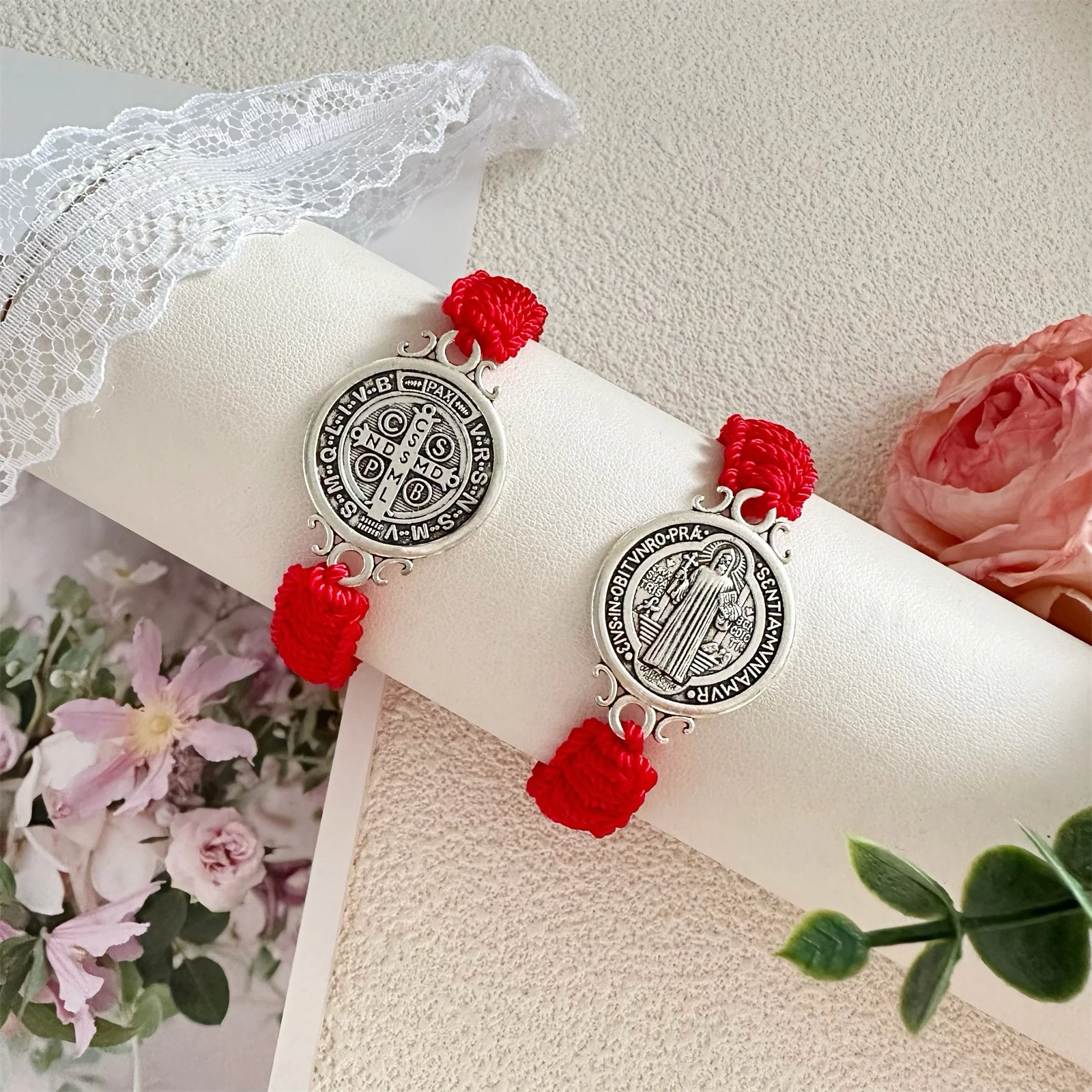 2 قطعة أساور بنديكت الأحمر ST هدايا مسبحة كاثوليكية سوار سانت بنديكت الأسود قابل للتعديل سلسلة زرقاء ميدالا دي سان بينيتو