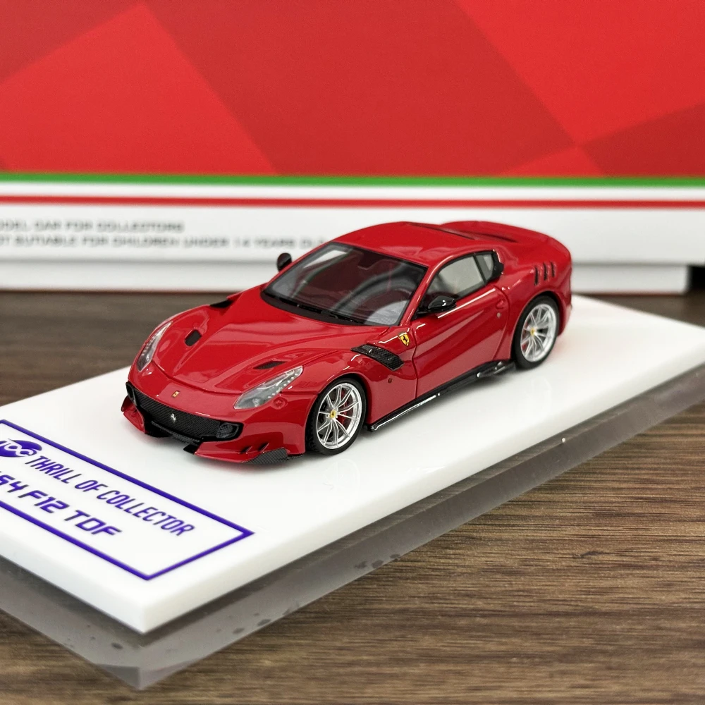 1:64 F12 TDF high-end hars miniatuur auto modemodel display, volwassen collectie display, geschikt voor vakantiecadeaus aan vrienden.