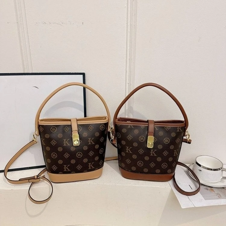 

Новая минималистичная сумка-ведро 2026 года, роскошная сумка через плечо с регулируемым ремнем и верхней ручкой, повседневная универсальная модель для женщин на каждый день