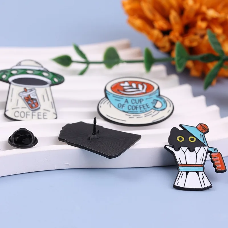 Cute Coffee Cat Brooch Badge Unisex DIY Fashion Pin for Clothes Bags Shoes Scarf Tshirt Jeans Students Accessories