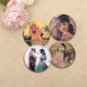 Runde Emblem -Handgefertigte Sängerin Melanie Martinez Broschen für Rucksackkothäden Accessoires HD -Druckstifte Dekoration Geschenke 12 Hauptverkaufskette Melanie Martinez - №9