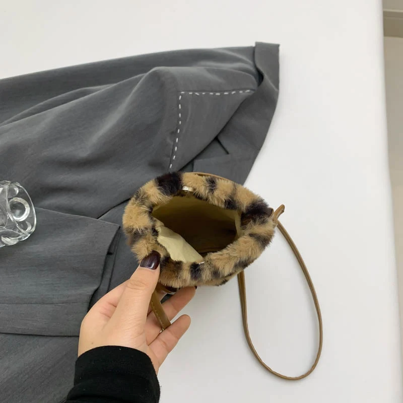 Mode Frauen Kuh Druck Mini Schulter Taschen Weibliche Winter Plüsch Unterarm Taschen Leopard Zebra Muster Flauschigen Tragetaschen Kleine Geldbörsen – Detail 35